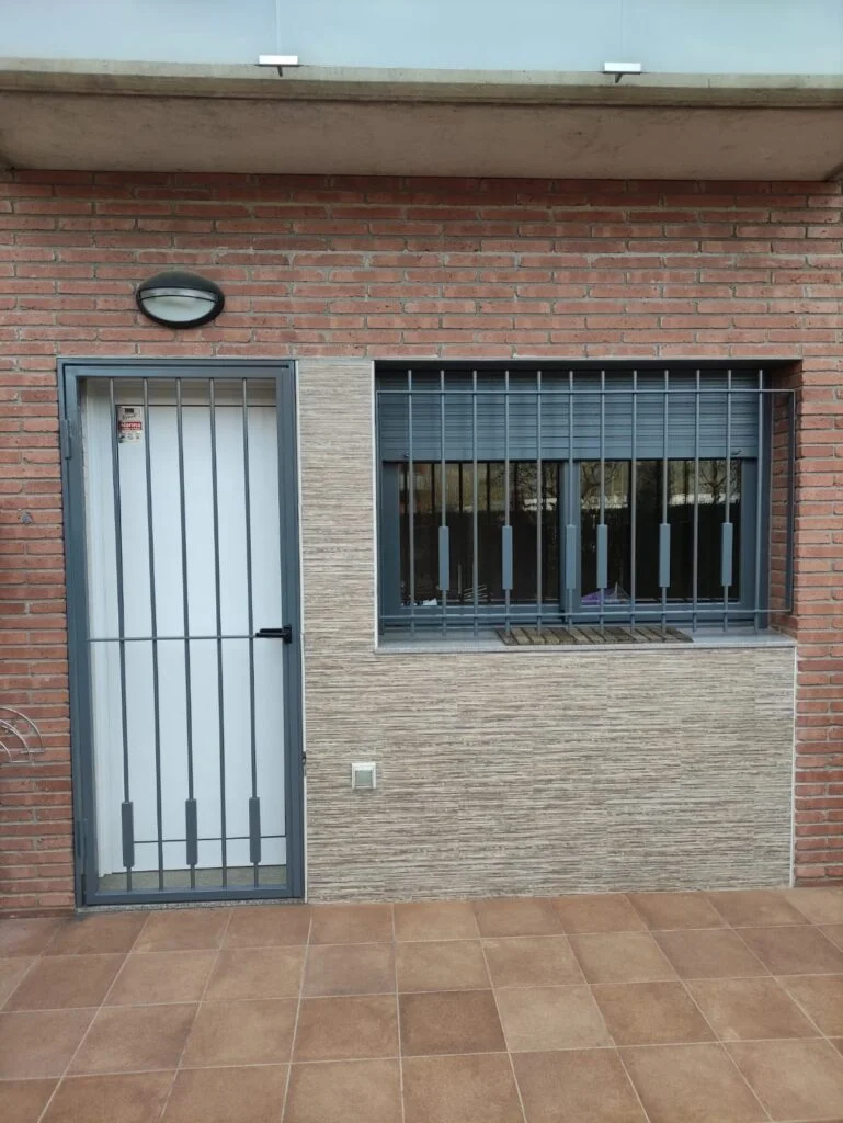 reixes metàl·liques per portes i finestres